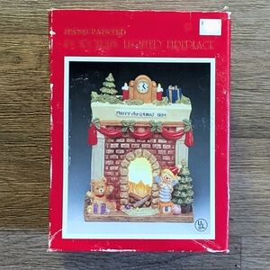 New NIB Dickens Collectables Vintage 1994 Fireplace Christmas Village Santa